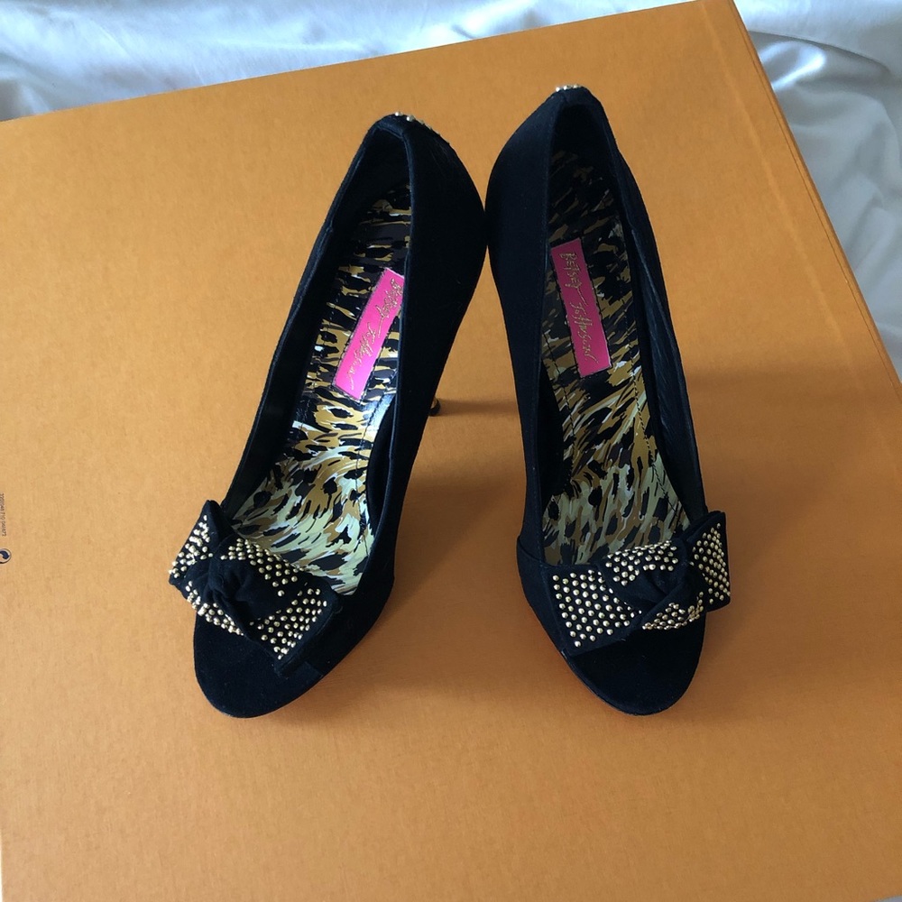 Betsey Johnson Gorgeous Dress Pumps Sz 7.5M
